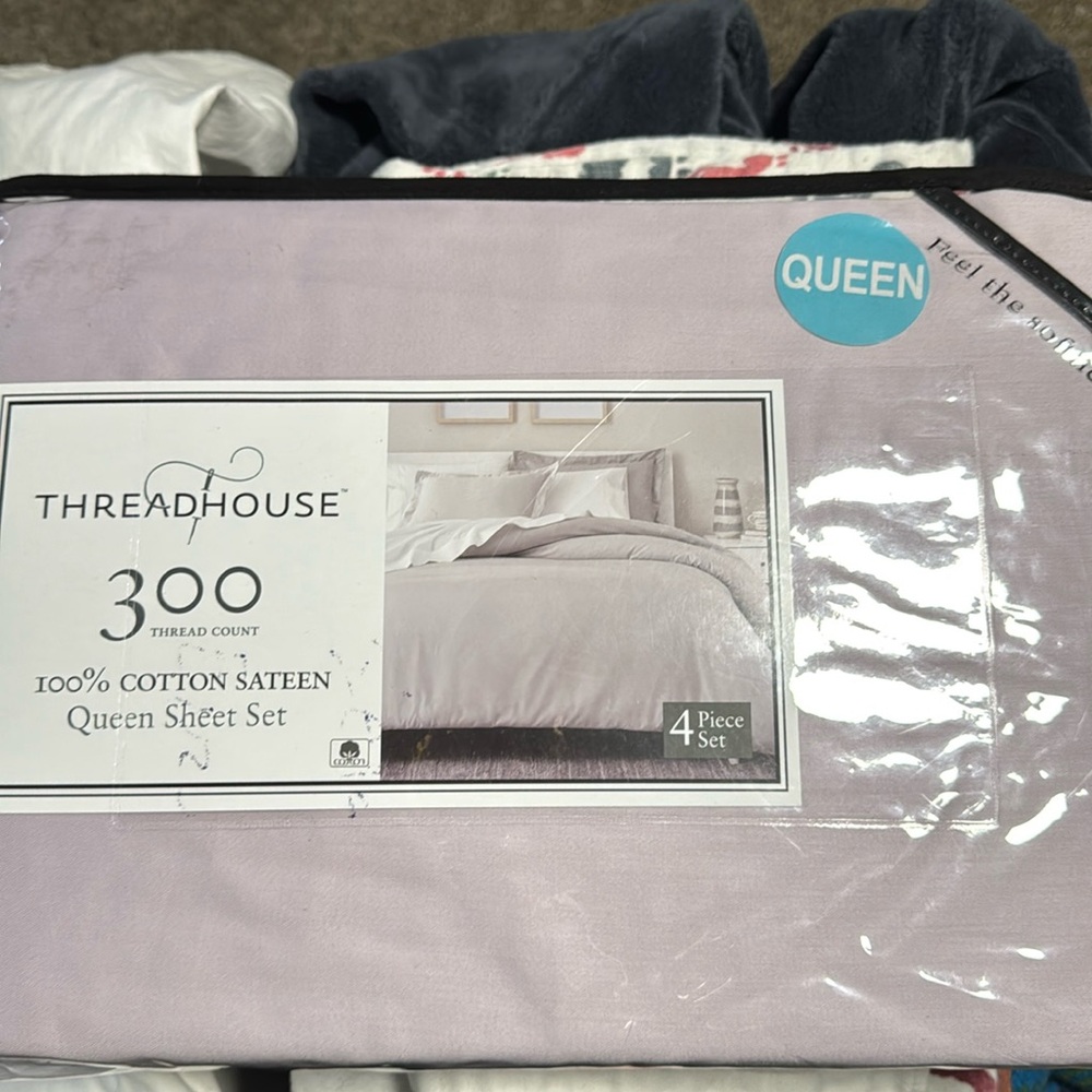 Purple queen sized sheets
Brand new, never used